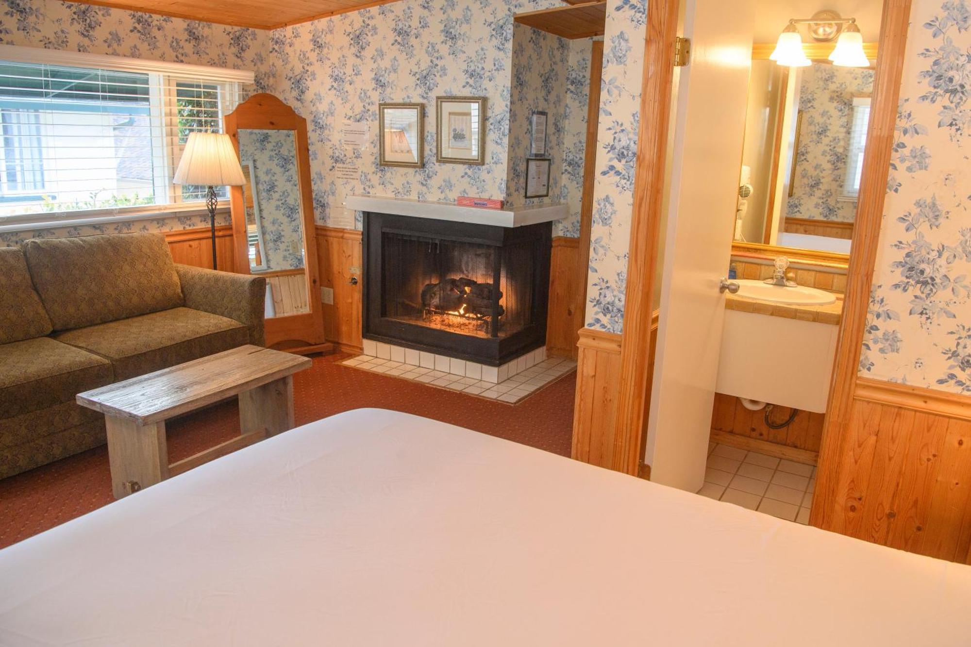 Carmel Fireplace Inn Екстер'єр фото