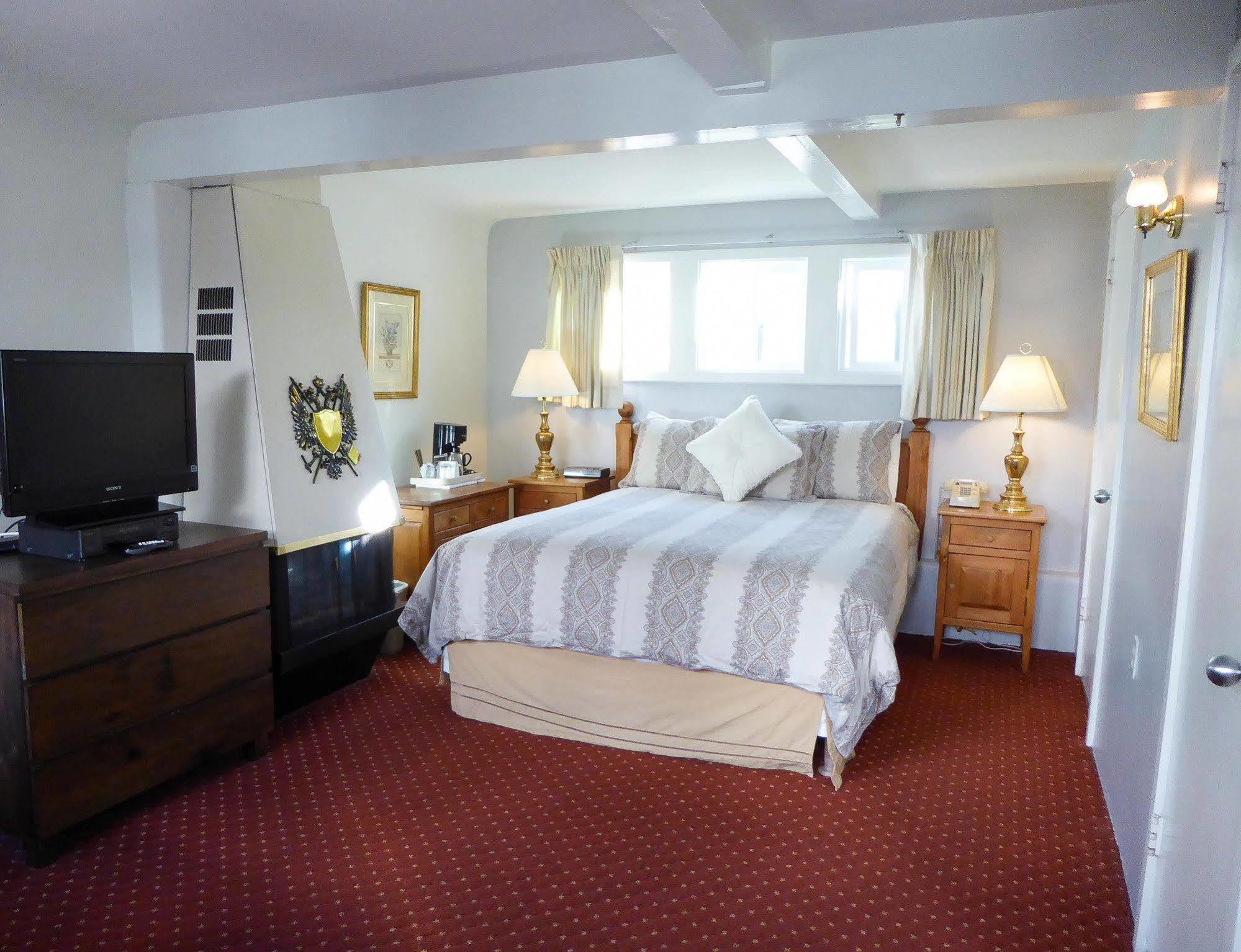 Carmel Fireplace Inn Екстер'єр фото