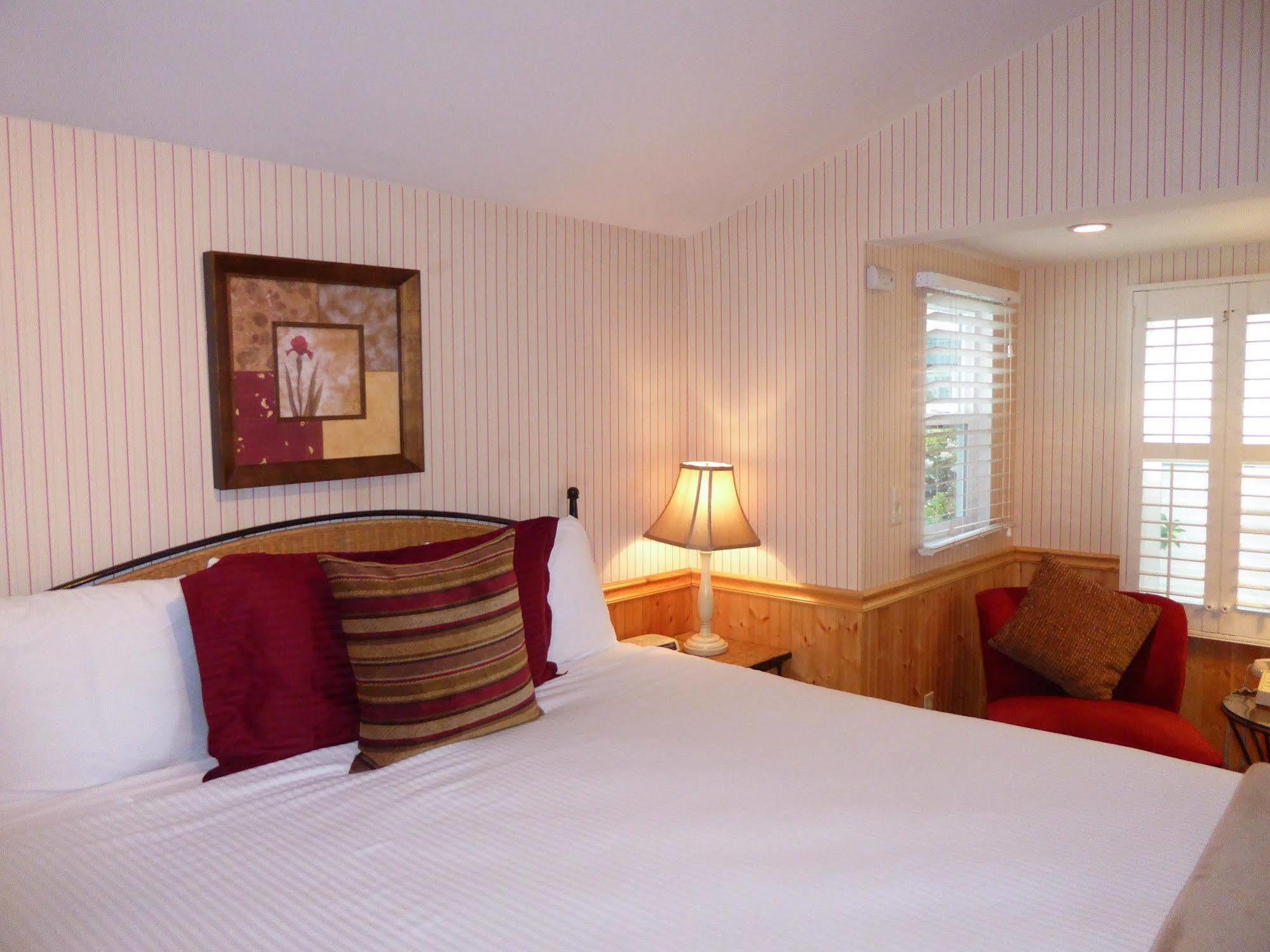 Carmel Fireplace Inn Екстер'єр фото