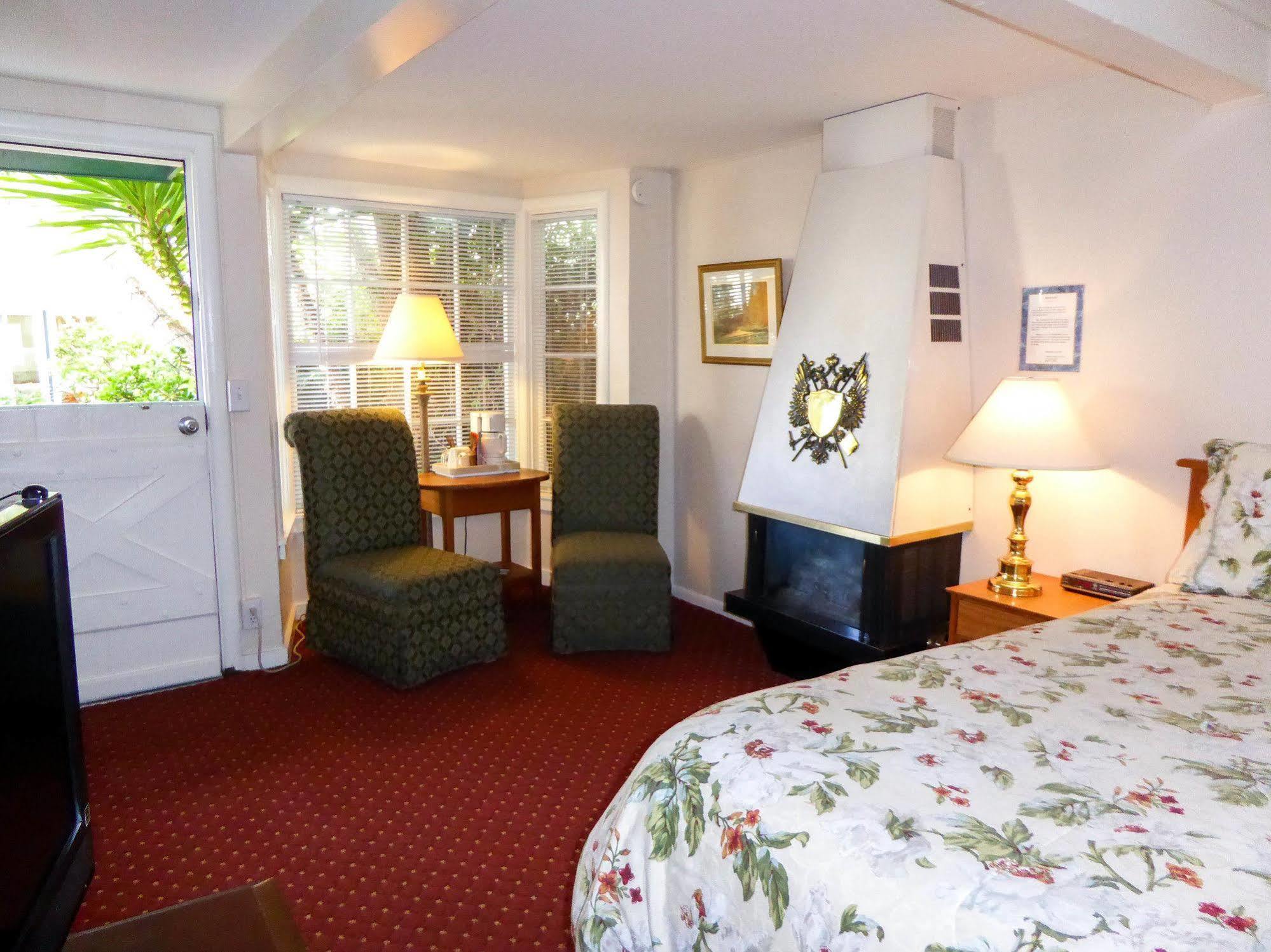 Carmel Fireplace Inn Екстер'єр фото